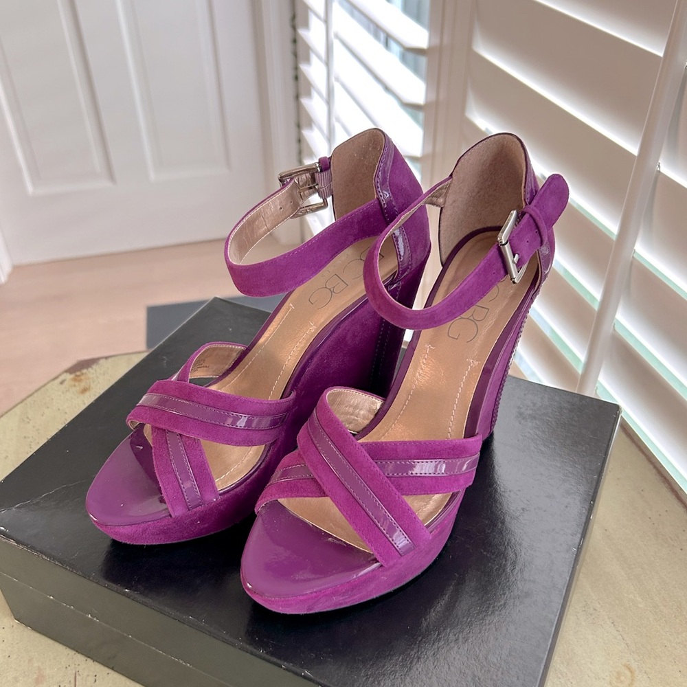 BCBG platforms, suede , size 7,5